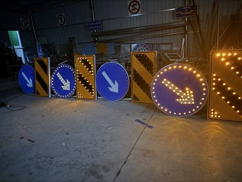 安徽安徽河南太阳能自发光交通路标牌厂家